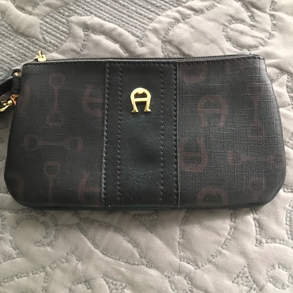 Etienne Aigner wristlet - Picture 1 of 4